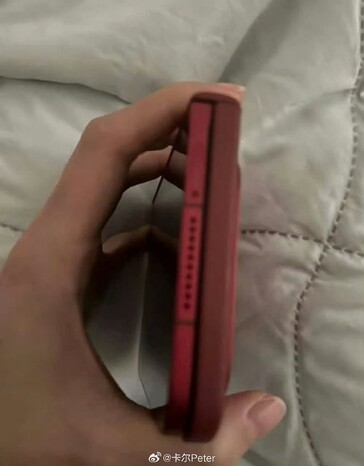 Xiaomi 18 Fold widziany z boku.