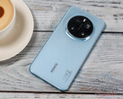 Żaden smartfon z serii Honor Magic7 nie spadł poniżej 6,7 cala w rozmiarze wyświetlacza, Magic7 Pro na zdjęciu. (Źródło zdjęcia: Notebookcheck)