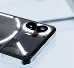 Mówi się, że Nothing Phone (3) porzuci charakterystyczny dla firmy interfejs Glyph. Na zdjęciu - Nothing Phone (2) (Źródło obrazu: Nothing)