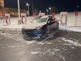 Zgodnie z oczekiwaniami, ładowanie Tesli Model 3 w temperaturze -14 stopni trwa dość długo niż zwykle (Obraz: Out of Specs Reviews)