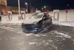 Zgodnie z oczekiwaniami, ładowanie Tesli Model 3 w temperaturze -14 stopni trwa dość długo niż zwykle (Obraz: Out of Specs Reviews)