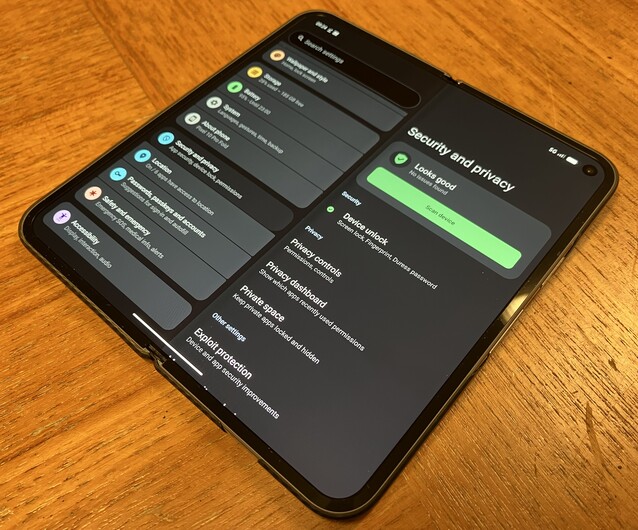 Ochrona przed exploitami, hasła pod przymusem i prywatne przestrzenie dla aplikacji to tylko niektóre z funkcji prywatności i bezpieczeństwa, których nie znajdą Państwo w standardowym systemie operacyjnym (Źródło obrazu: Notebookcheck)
