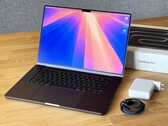 MacBook Pro z wyświetlaczem OLED może trafić na rynek już pod koniec przyszłego roku. (Źródło obrazu: Notebookcheck)