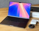 MacBook Pro z wyświetlaczem OLED może trafić na rynek już pod koniec przyszłego roku. (Źródło obrazu: Notebookcheck)