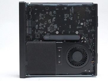 Minisforum MS R1 inna część podzespołów wewnętrznych (źródło obrazu: PC Watch)