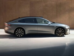 NIO ET7 z akumulatorem stałopłynnym o pojemności 150 kWh. (Źródło zdjęcia: NIO)