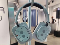 Słuchawki Nothing (1) będą dostępne w kolorze jasnoniebieskim (źródło zdjęcia: nothing_fan_blog via Instagram)