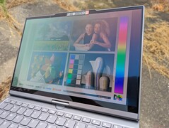 OLED na zewnątrz przy dużym zachmurzeniu
