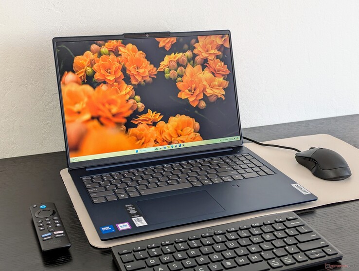 Lenovo IdeaPad Slim 7 16IRU9 (znany również jako IdeaPad Slim 7 16 G9) Lenovo IdeaPad Slim 7 16IRU9 (znany również jako IdeaPad Slim 7 16 G9)