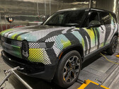 Rivian był na tyle uprzejmy, że zamieścił zdjęcia swoich mułów testowych 2025 R1S, które zaktualizował o mniejsze baterie LFP. (Źródło zdjęcia: EPA via Rivian Forums)