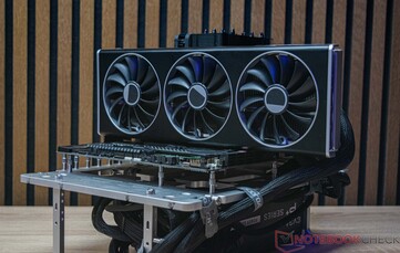 XFX Speedster MERC 310 Radeon RX 7900 XTX Black Edition podczas pomiarów poziomu hałasu