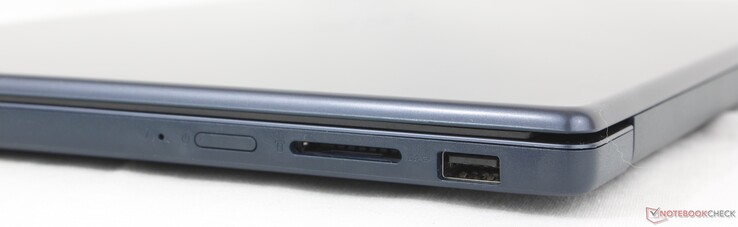 Po prawej stronie: OneKey Recovery, przycisk zasilania, czytnik kart SD, USB-A (5Gbps)