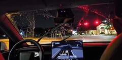 Nowa procedura czyszczenia wycieraczek Tesla Model Y. (Źródło zdjęcia: @DirtyTesLa/X)
