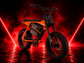 Model Juiced Scrambler Hardtail z podwójnym akumulatorem zapewnia zasięg do 120 mil (200 km)