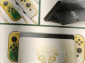 W sieci pojawiły się zdjęcia Nintendo Switch OLED Legend of Zelda: Tears of the Kingdom Edition (image via Reddit)