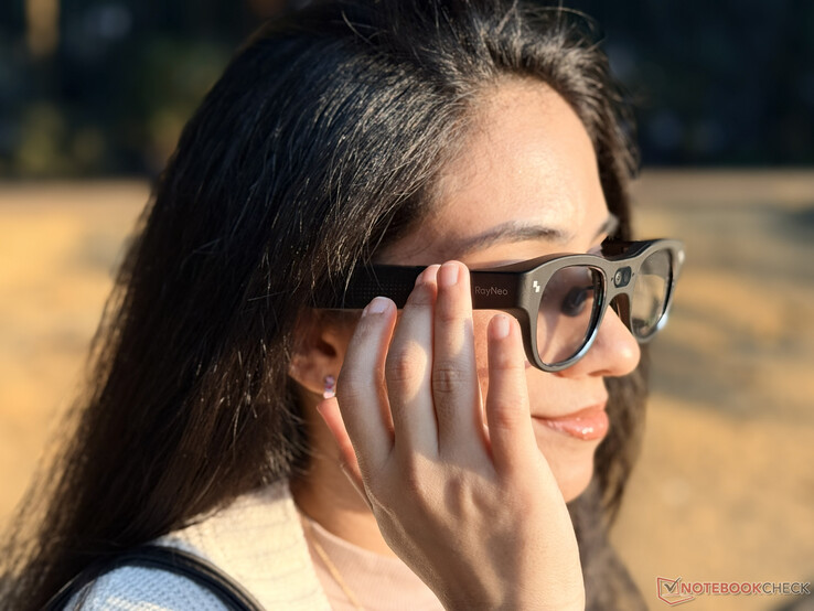 Zauszniki okularów mogą rejestrować gesty machnięcia i dotknięcia