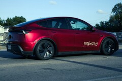 Tesla jest obecnie właścicielem robotów Model Y. (Źródło zdjęcia: Tesla)
