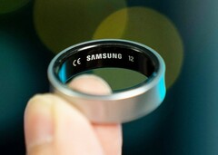 Przedstawiony na zdjęciu pierścień Samsung Galaxy doczeka się następcy dopiero w 2027 roku.