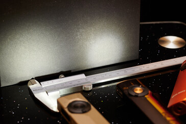 Reflektor Arkpro Ultra w porównaniu z ogólną wiązką Arkfeld Pro. (Źródło zdjęcia: Andreas Sebayang/Notebookcheck.com)