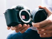 Sony ZV-E10 II będzie podobno miał znacznie większy uchwyt niż jego poprzednik na zdjęciu. (Źródło zdjęcia: Sony)