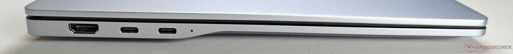 Po lewej: HDMI 2.1 (4K przy 60 Hz), 2x USB-C 4.0 (40 GBit/s, DisplayPort, Power Delivery)