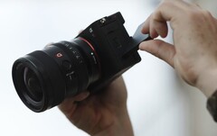 Najnowszym dodatkiem Sony do kompaktowej linii pełnoklatkowych aparatów jest 61-megapikselowy A7C R, który jest przeznaczony do fotografii z wyższej półki. (Źródło obrazu: Sony)