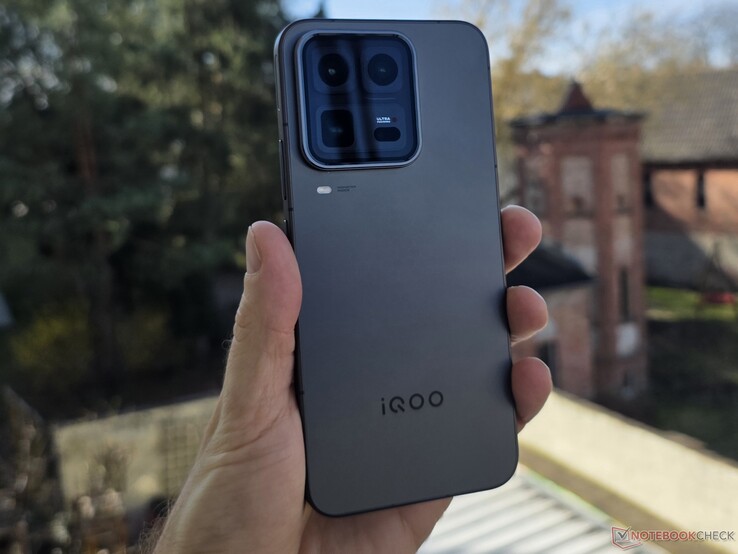 Recenzja smartfona Vivo iQOO 15 Ultra