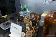 Prezentowane są również własne wycinarki laserowe firmy