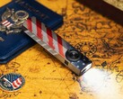 Latarka Olight ArkPro w wersji „Stars &amp; Stripes Edition” wyposażona jest w światło rozpraszające o mocy 1 500 lumenów.