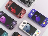 Model Retroid Pocket Nova będzie dostępny w wersjach półprzezroczystej oraz w jednolitych kolorach.