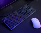 Klawiatura do gier Turtle Beach Vulcan II TKL obok myszy na komputerze stacjonarnym