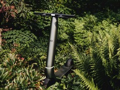 Bo M to hulajnoga elektryczna z aluminiową obudową.