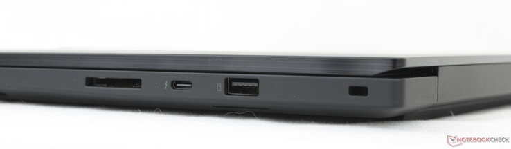 Prawo: Czytnik kart SD 7.0, USB-C Thunderbolt 4 z DisplayPort 2.1 + Power Delivery 3.1, USB-A (10 Gb/s), blokada bezpieczeństwa