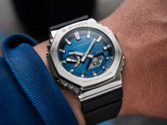 Nowe zegarki Casio G-Shock GBM-2100A-2B (na zdjęciu) i GBM-2100A-4B są wprowadzane na rynek w Wielkiej Brytanii. (Źródło zdjęcia: Casio)