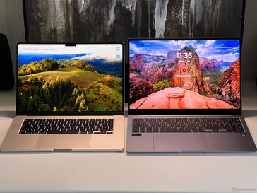 MacBook Air 15 (po lewej) vs. Galaxy Book4 Pro (po prawej)