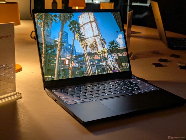 Panther Lake X7 ma bardzo wydajny procesor graficzny z możliwością uruchamiania nowoczesnych gier, takich jak Cyberpunk 2077 w rozdzielczości 1080p i 60 FPS