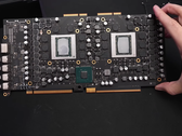 Karty dual-GPU wciąż żyją. (Źródło obrazu: Der8auer)
