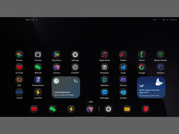 Zrzut ekranu w rozdzielczości pozornie niższej niż natywna na wewnętrznym wyświetlaczu urządzenia Galaxy Z TriFold.