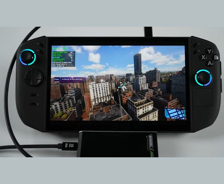 Ręczny komputer do gier Lenovo Legion Go 2 z grą Spider-Man 2, podłączony przez USB4 do zewnętrznego procesora graficznego Adlink Pocket AI w celu przetestowania dwóch procesorów graficznych zasilanych bateryjnie. (Źródło obrazu: ETA PRIME via YouTube)