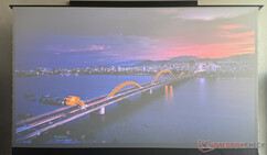 W świetle dziennym (okno z przodu po prawej)