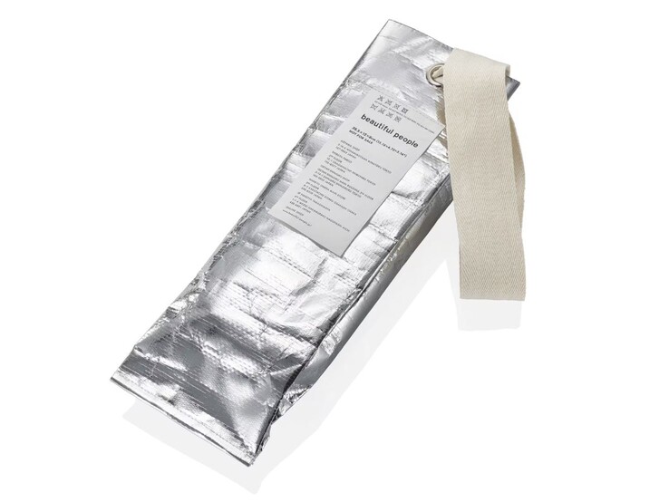 Zegarek Casio G-Shock GMS2110BP-5A jest dostarczany z bezpłatną piękną torbą (na zdjęciu). (Źródło zdjęcia: Casio)