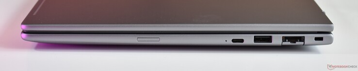 poprawnie: USB-C 3.2 Gen 2, USB-A 3.2 Gen 1, RJ45-Ethernet, gniazdo blokady Kensington