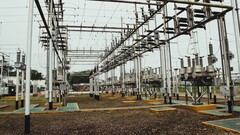 Prawdziwe wąskie gardło dla rozwoju sztucznej inteligencji: Typowa podstacja elektryczna reprezentująca lokalne wyzwania związane z przepustowością sieci, o których wspomniał dyrektor generalny Microsoftu, Satya Nadella. (Źródło obrazu: Freepik.com) 