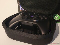 Torba zawiera również małą kieszeń wewnętrzną