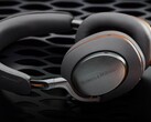 Bowers &amp; Wilkins Px8 McLaren Edition ma subtelne pomarańczowe akcenty i jest dostępny na wielu rynkach. (Źródło obrazu: Bowers &amp; Wilkins)