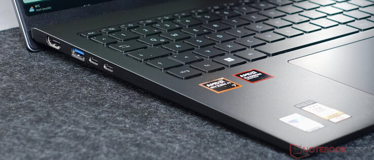 HDMI, USB-A 3.1; 2 x USB-4