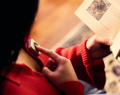 Button to małe urządzenie AI do noszenia.