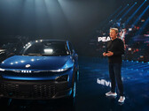 Fisker PEAR to mały, niedrogi elektryczny hatcback zbudowany we współpracy z Foxconn dla młodych profesjonalistów mieszkających w dużych miastach. (Źródło obrazu: Fisker na YouTube)