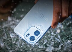 OnePlus Nord CE6 jest wodoodporny, a ekran dotykowy powinien reagować również na mokre palce.
