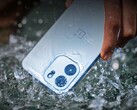 OnePlus Nord CE6 jest wodoodporny, a ekran dotykowy powinien reagować również na mokre palce.